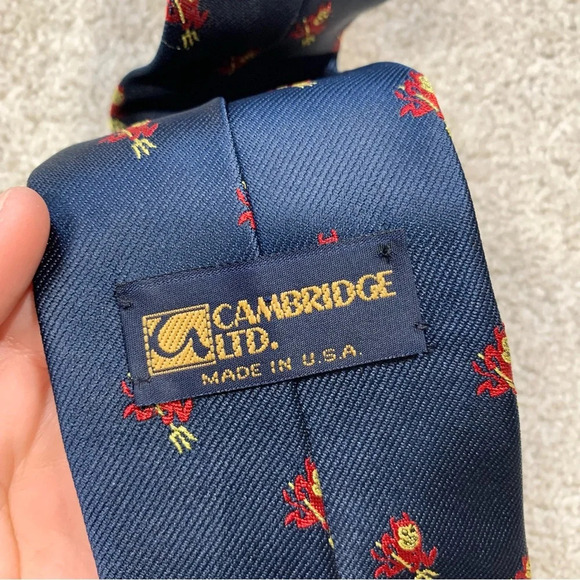 Cambridge Ltd. Silk Blend Textured The Devil with Pitchfork Vintage Made in USA - Picture 8 of 8